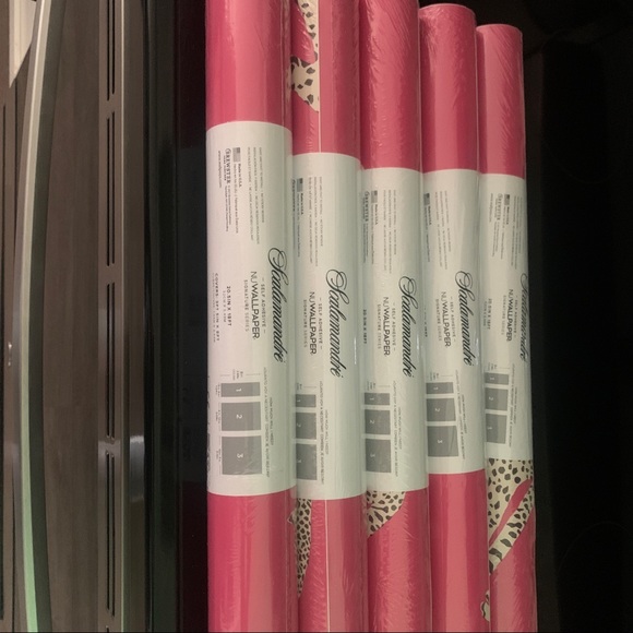 SCALAMADRE’ NUWALLPAPER, LEAPING CHEETAH. BUBBLEGUM PINK 5 ROLLS - Picture 6 of 15